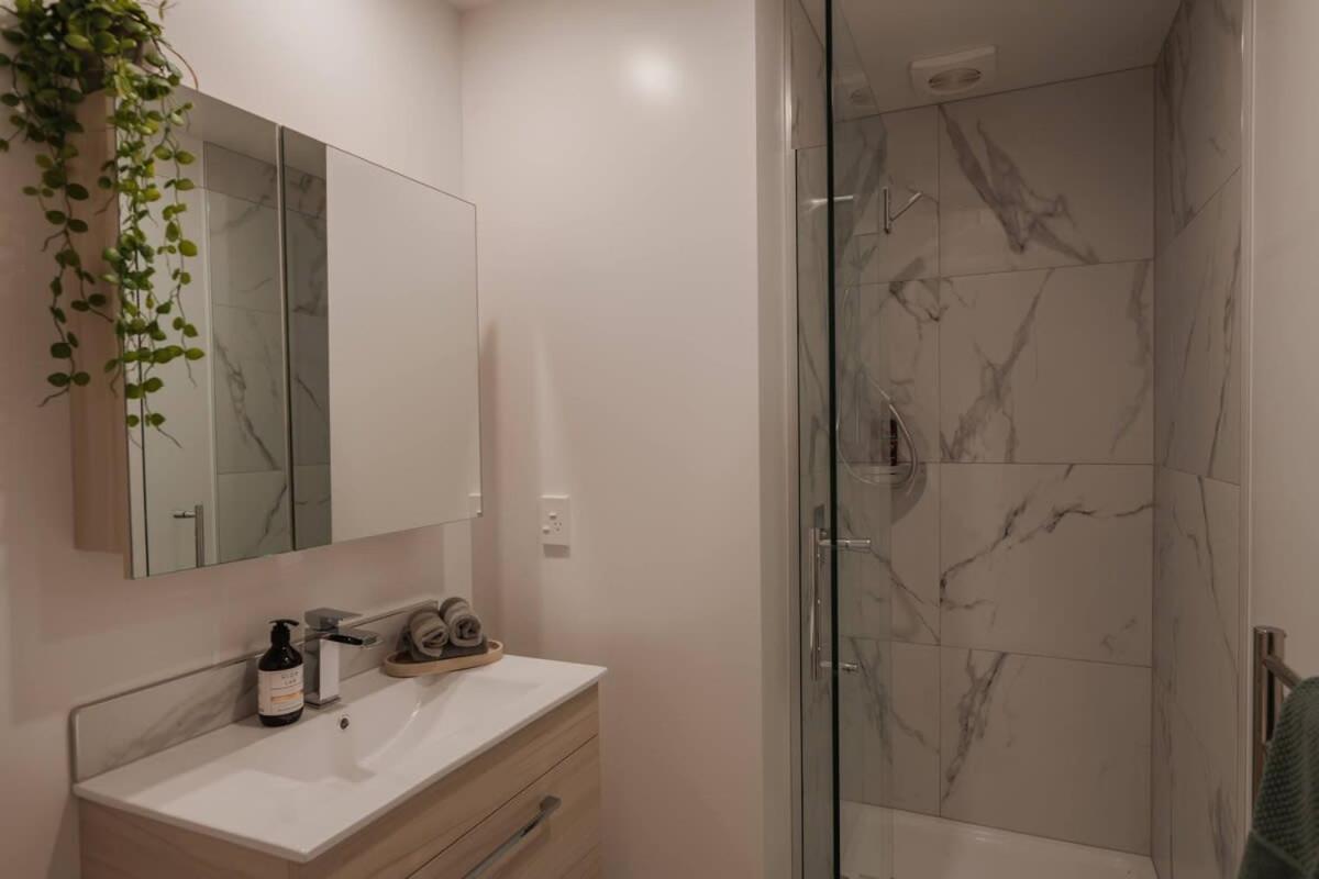 Casino Luxury Suite City Centre - Sleeps 5 Christchurch Extérieur photo